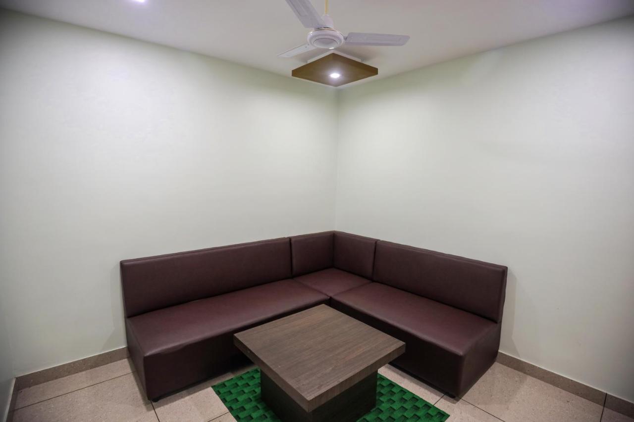 Zanbaq Residency Aparthotel ไวทีรี ภายนอก รูปภาพ